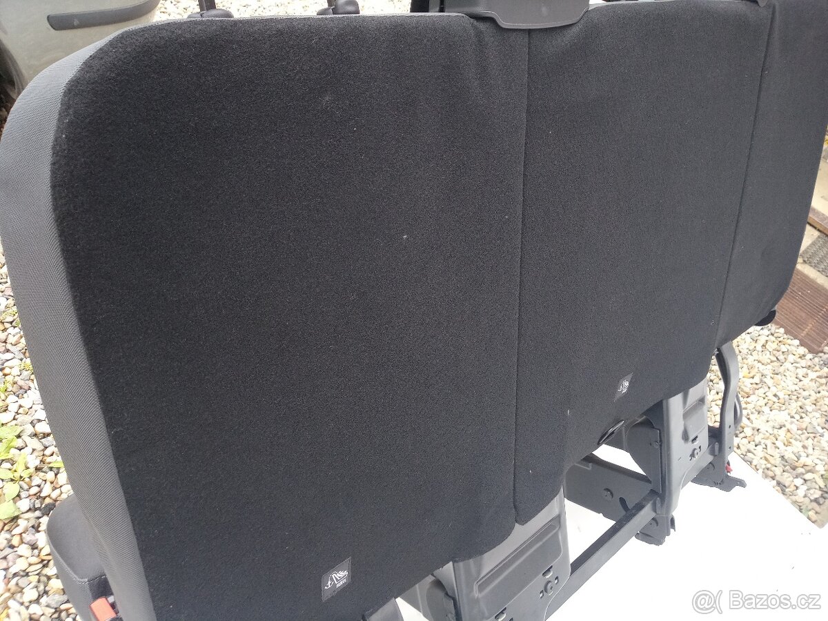 PRODÁM TROJSEDAČKU S INTEGROVANÝMI PÁSY RENAULT MASTER 2019 - 8
