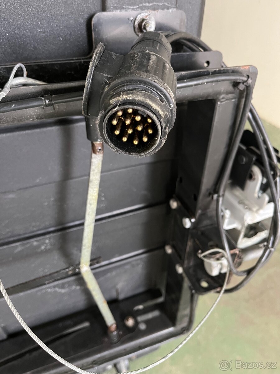 PŘEPRAVNÍ BOX NA TAŽNÉ ZAŘÍZENÍ V3 - 8