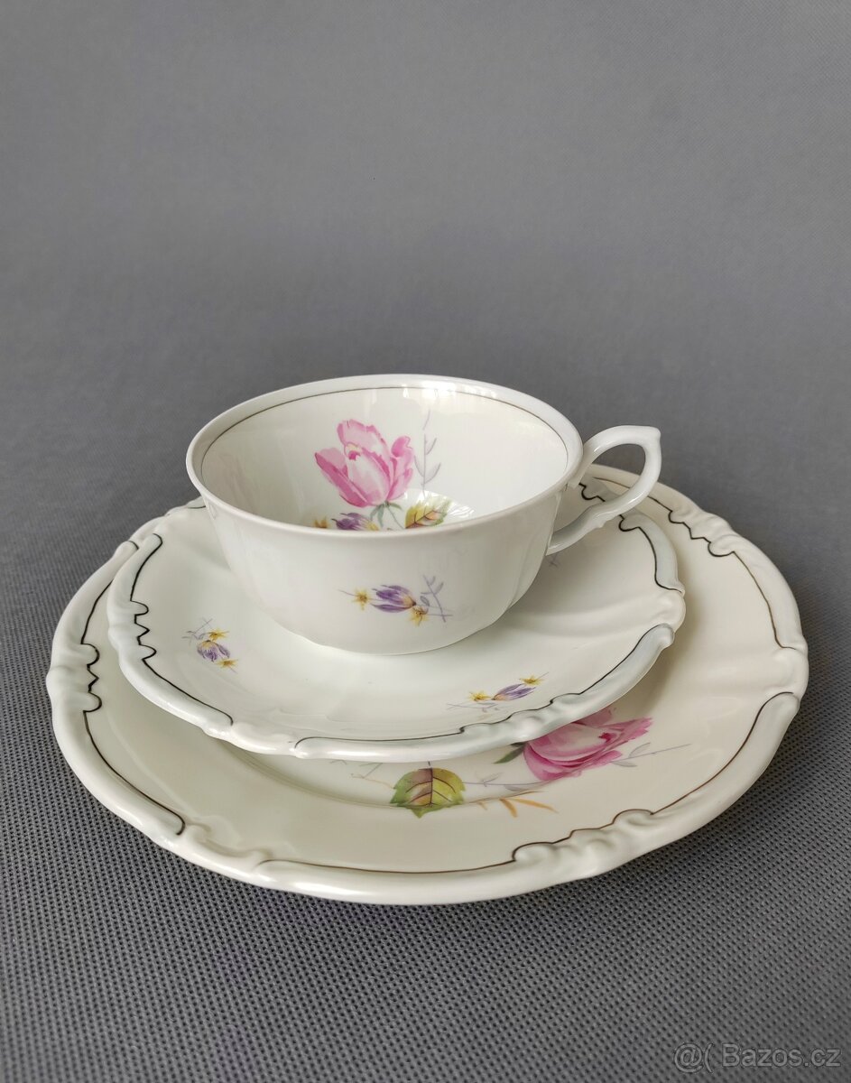 Klasická porcelánová čajová sada s jemným květinovým decorem - 8