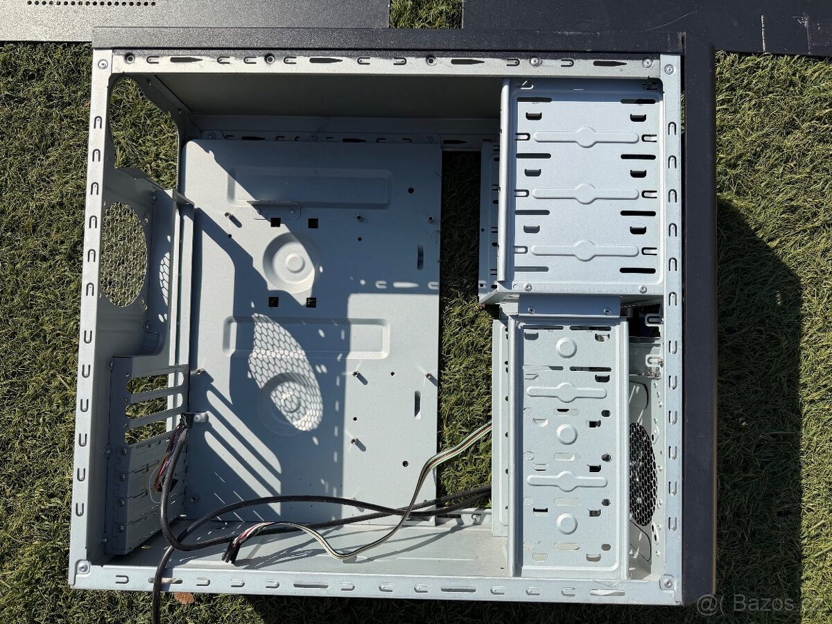 Staré ATX skříně - 8