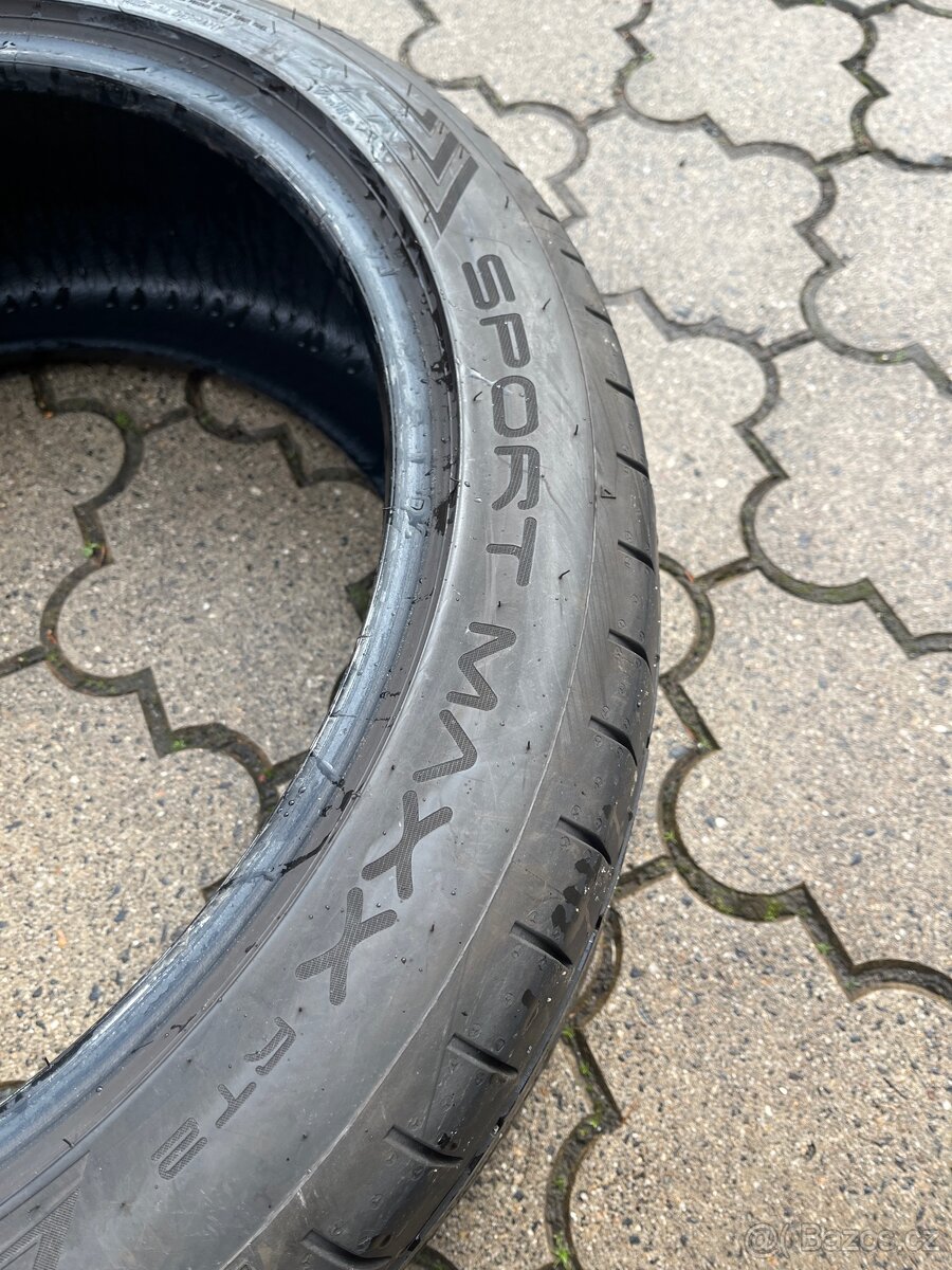 Letní pneu 235/45/20 - 8