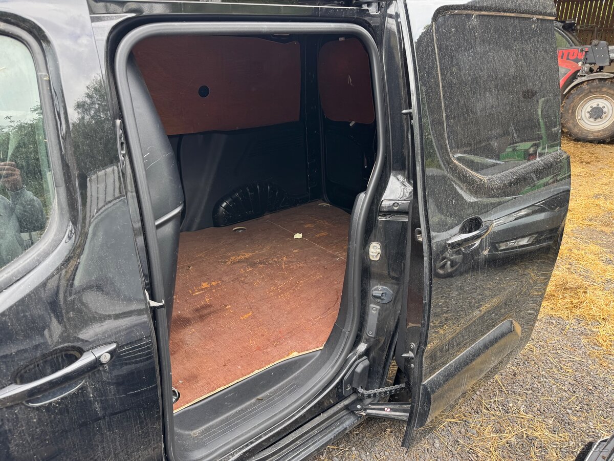 Náhradní díly Opel Combo 1.5 diesel 2019 - 8