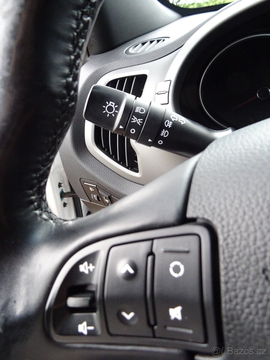 Kia Sportage 1,7 CRDi 85 kW 2x sada alu kol, pěkná výbava - 8