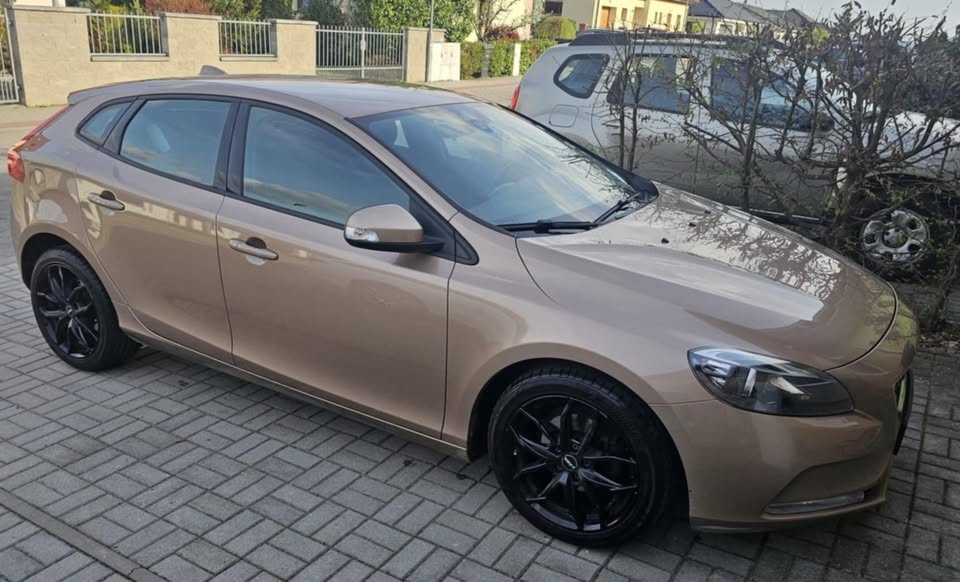VOLVO V40 - 8