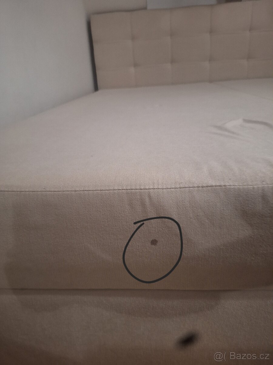 Čalouněná postel - 8