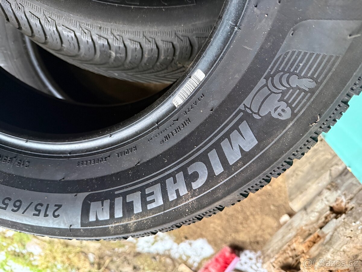 prodám zimní 215/65/16 Michelin - 8