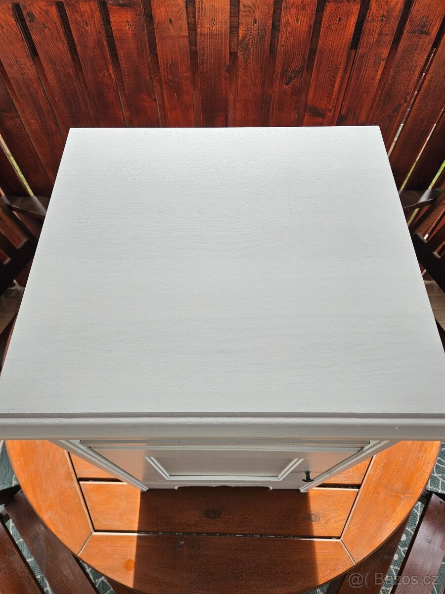 Noční stolek ikea - 8