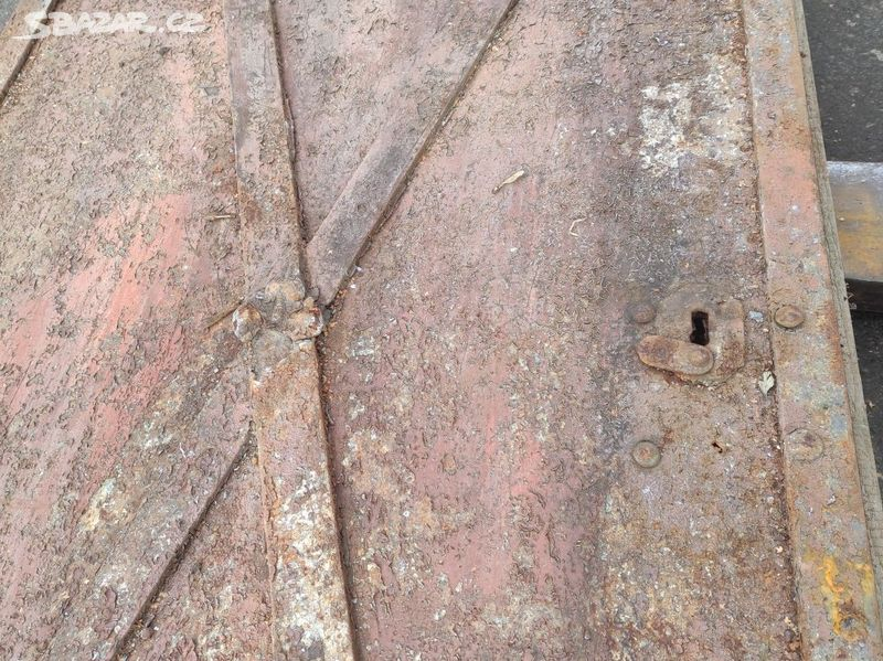 Staré železné dveře, plechové dveře - 8