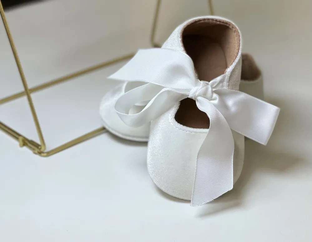 Nové, semišové capáčky s mašlí - 8