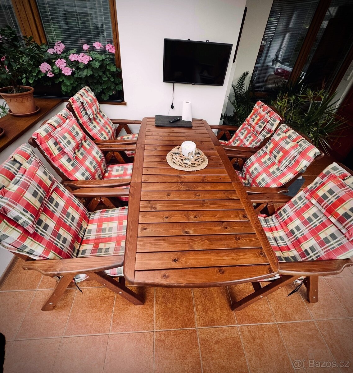 Prodám zánovní velice krásný a bytelný zahradní nábytek. - 8