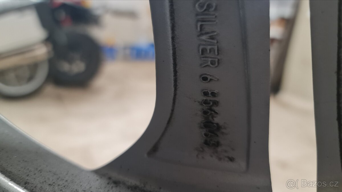 BMW X1 a X2 original sada alu kol letní pneu - 8