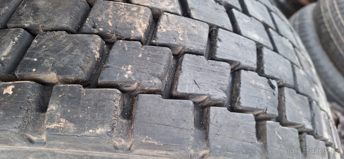 Pneu 265/70/17.5 M+S Michelin . Z Manu - 8