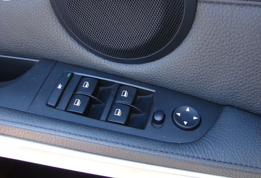 BMW 320 D (r.v.-2007,120 kw,serviska) - 8