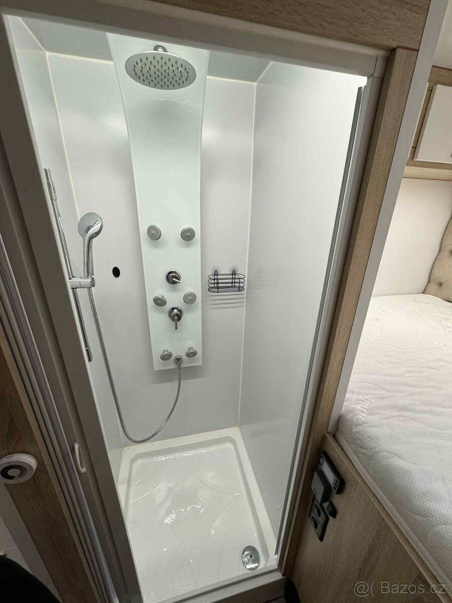 Obytný automobil Iveco - 8