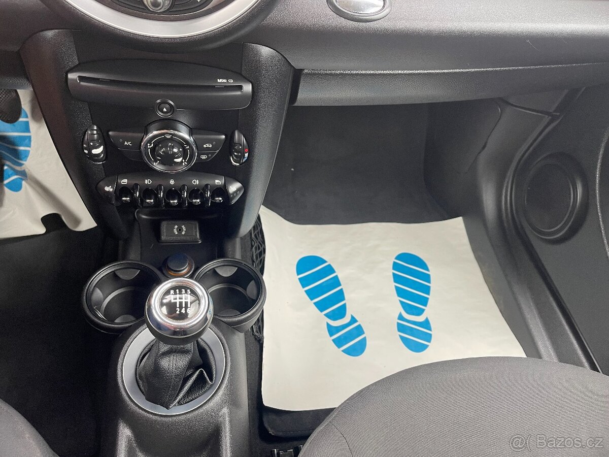 Prodám Mini Cooper 1.6 i,r.v.2012 75 koní, nový olej a brzdy - 8