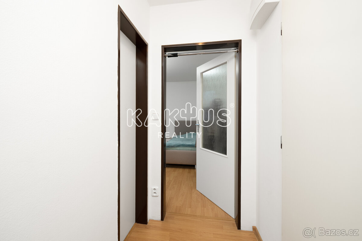 Pronájem prostorného bytu 1+1, 35 m2, ulice Roháčova, Moravs - 8