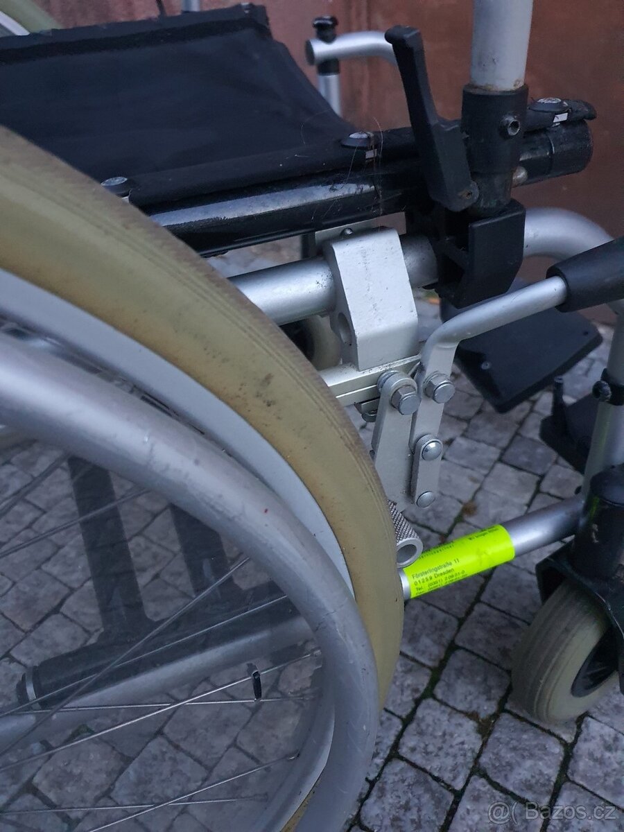 široký a skládací invalidní vozík PLNÁ kola - 8