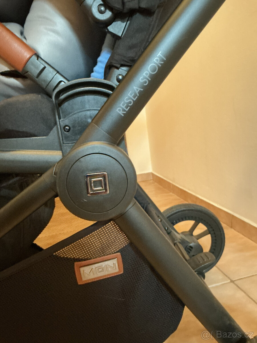 Sportovní kočárek s příslušenstvím - 8