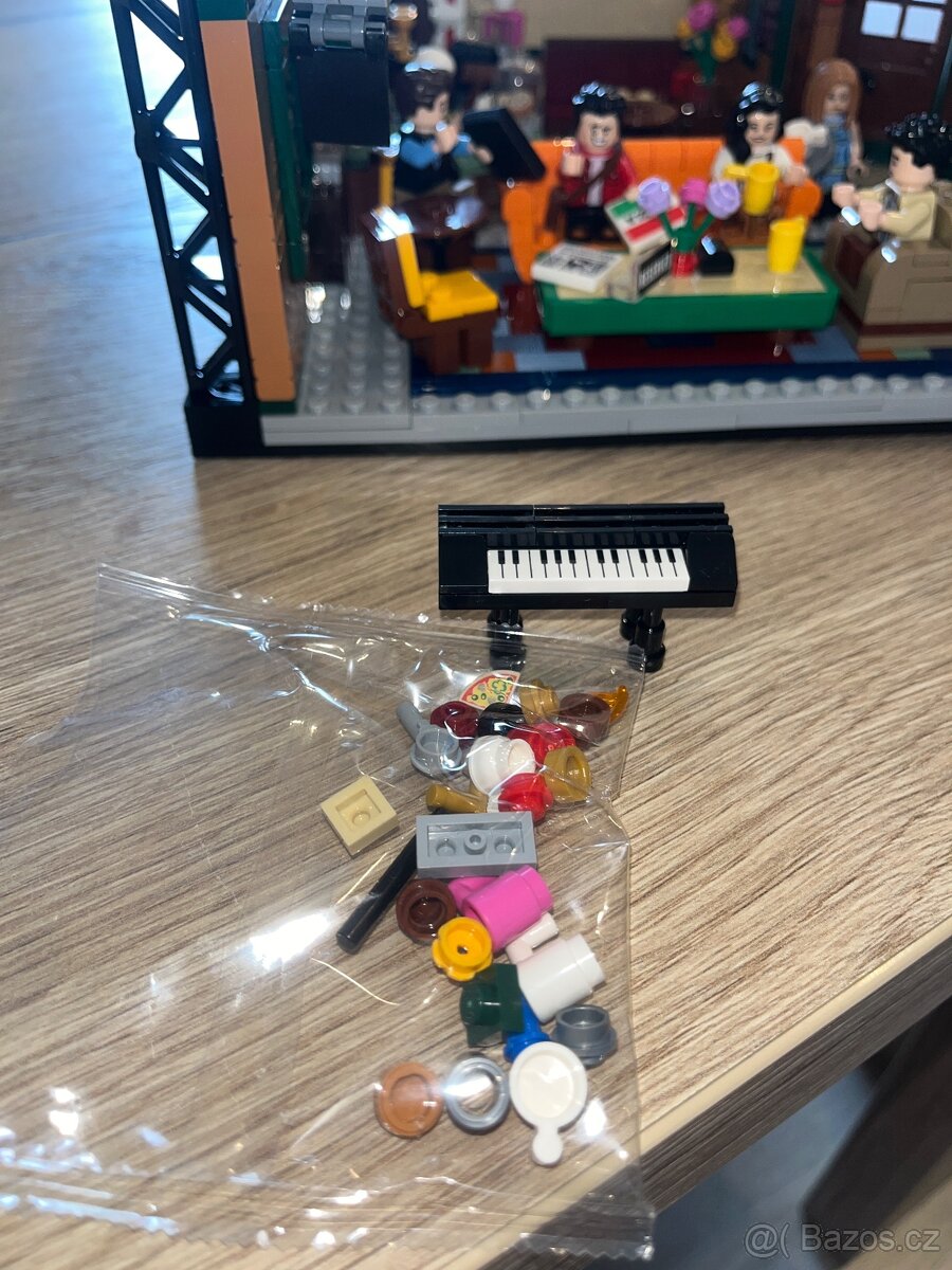 Lego Friends Central Perk - 8