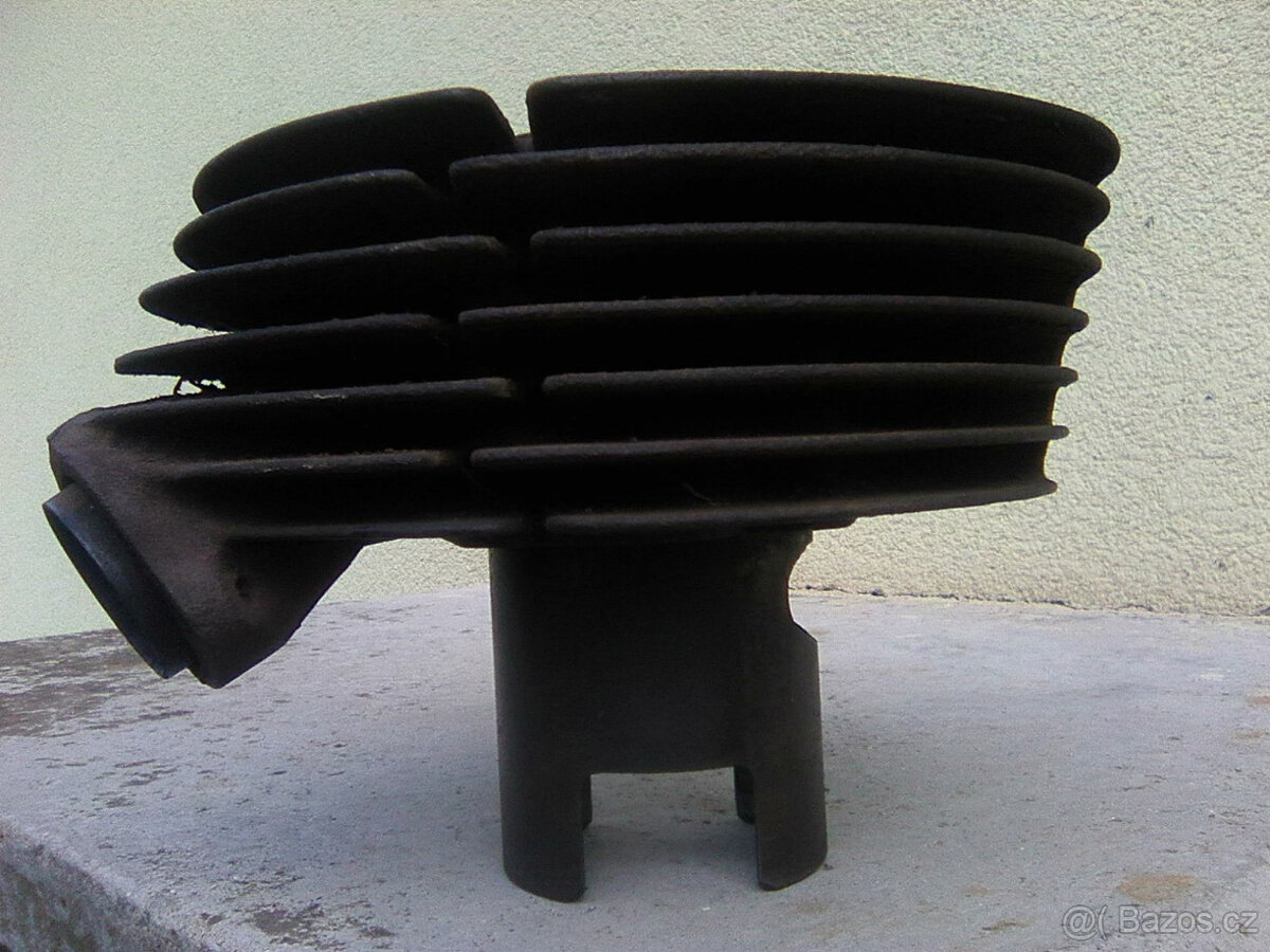 čz 125/175 450/453 - kryty řetězu a motoru,válce a držák ped - 8