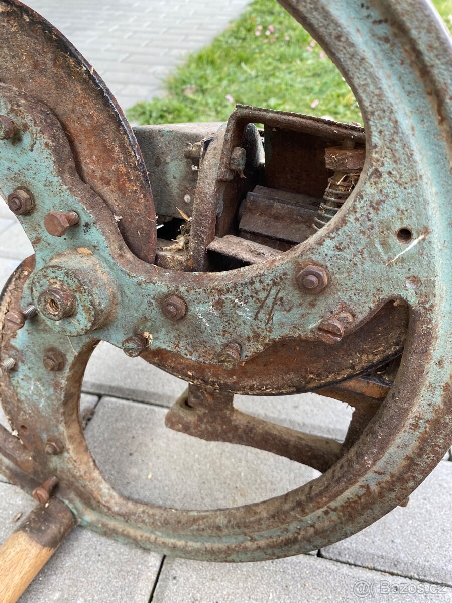 Řezačka kopřiv - 8