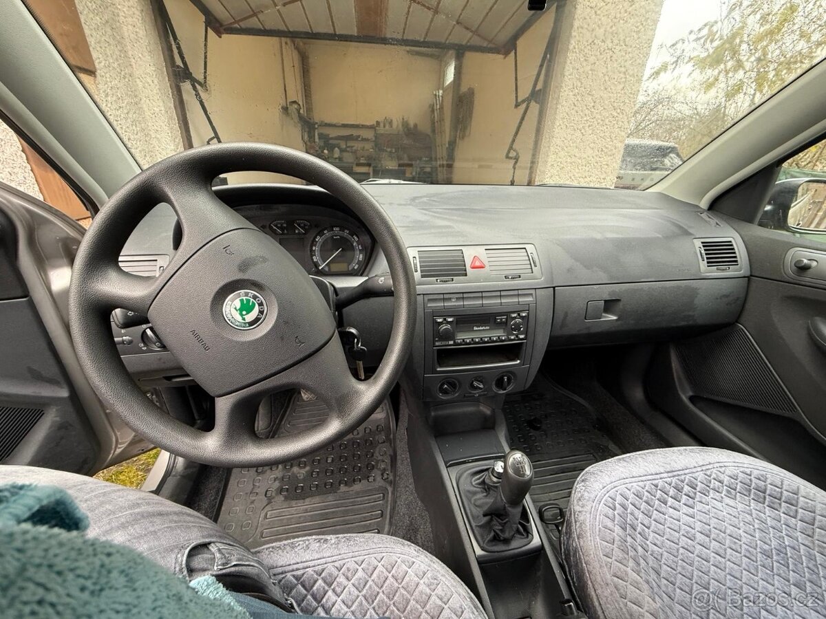 Garážovaná Škoda Fabia 1,2/47KW HTP po dědovi - 8