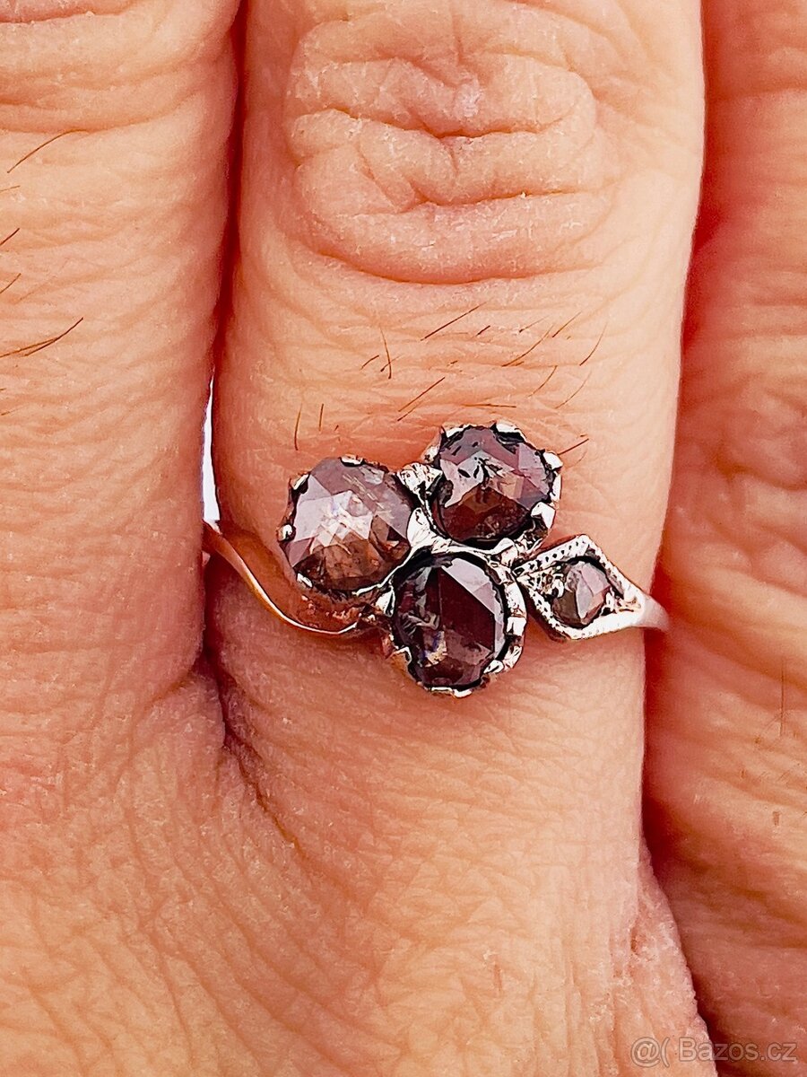 Zlatý prsten s diamantmi - 8