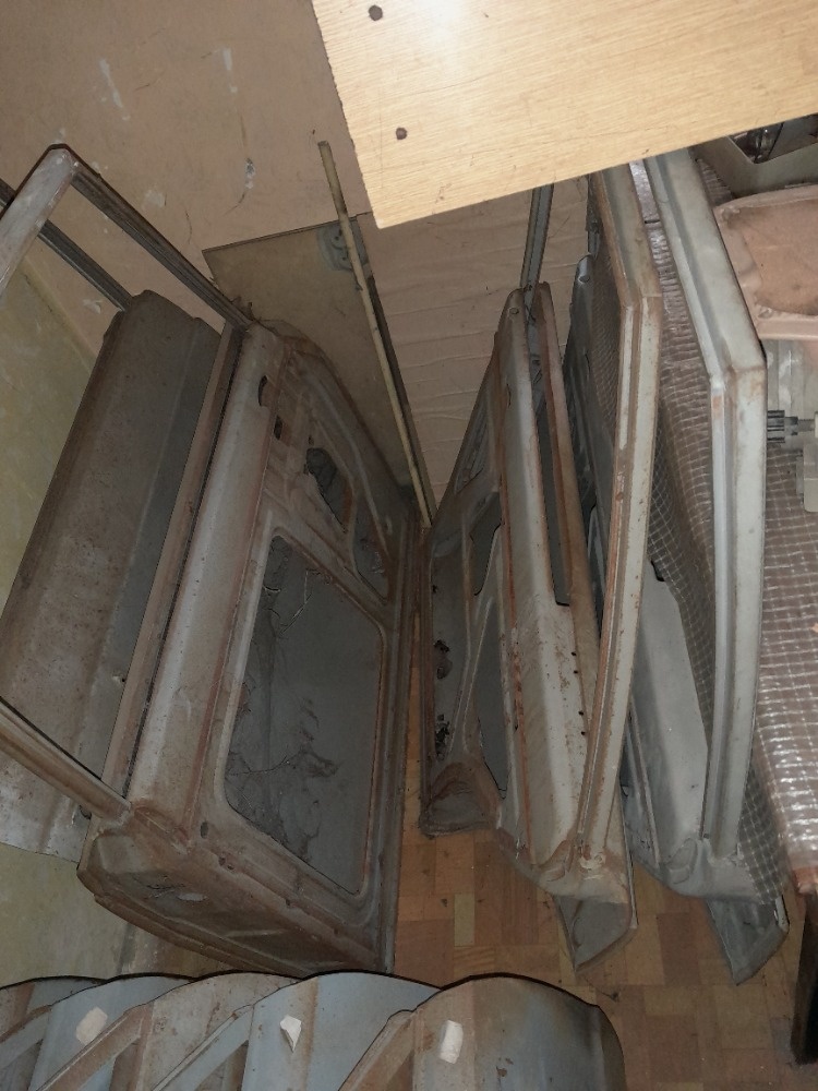 Nové nepoužité dveře Wartburg 353 a další plechařina - 8