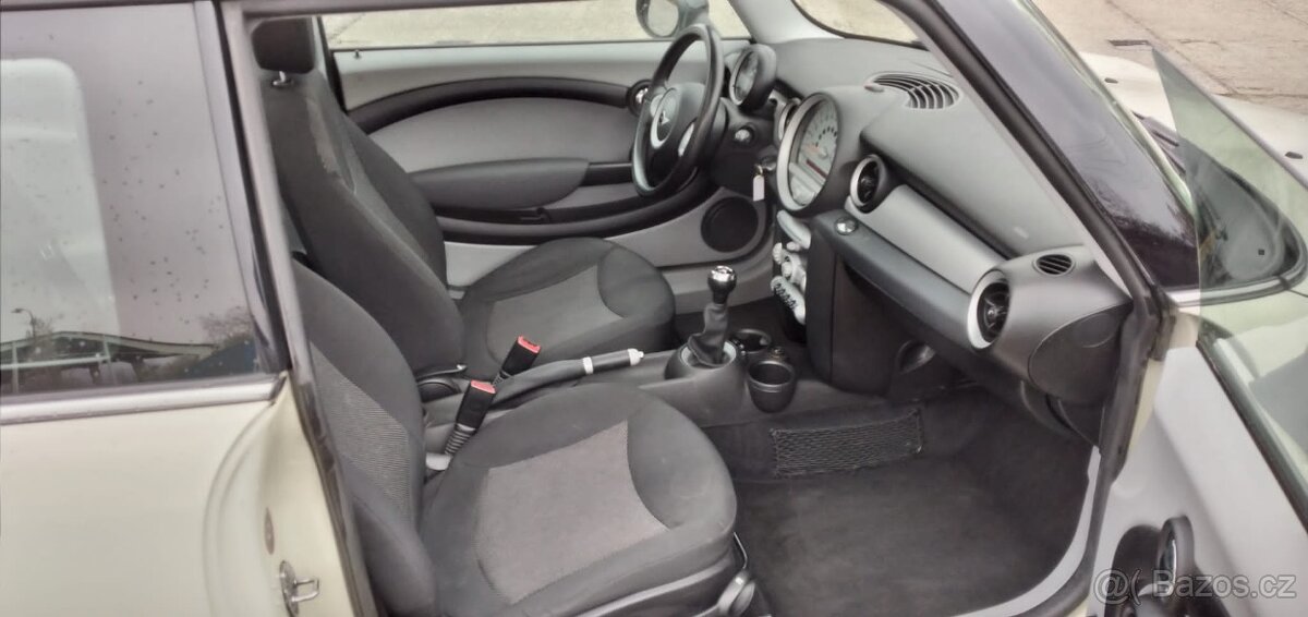 MINI COOPER R56 1,6L 2009 130t.km najeto panorama - 8