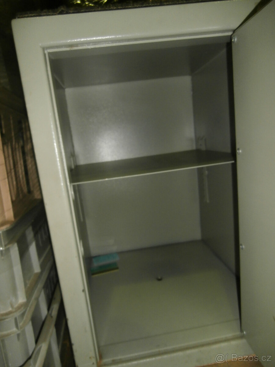 Trezor s elektronickým zámkem nefunkční za 500 kč - 8