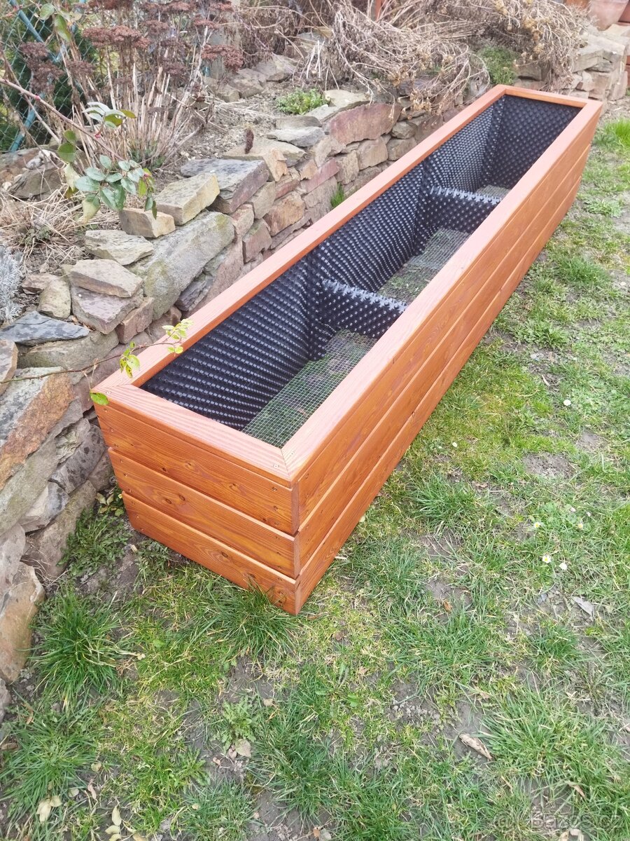 Vyvýšený záhon z modřínu - 8