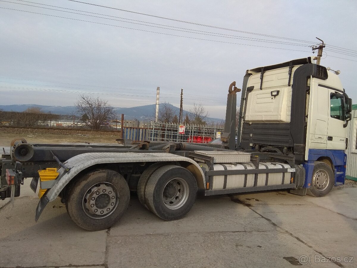 Hákový nosič kontajnerů MERCEDES ACTROS 2546 - 8