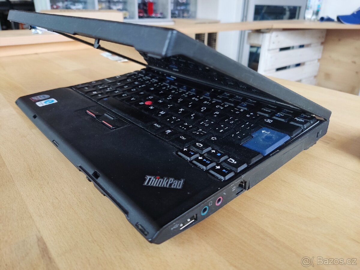 Notebooky Lenovo a HP - 8