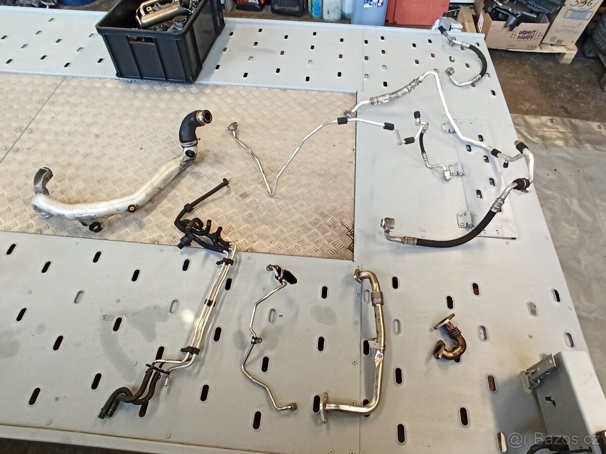 ŠKODA OCTAVIA 2. - 2.0TDi 125KW BMN - PŘÍSLUŠENSTVÍ MOTORU - 8