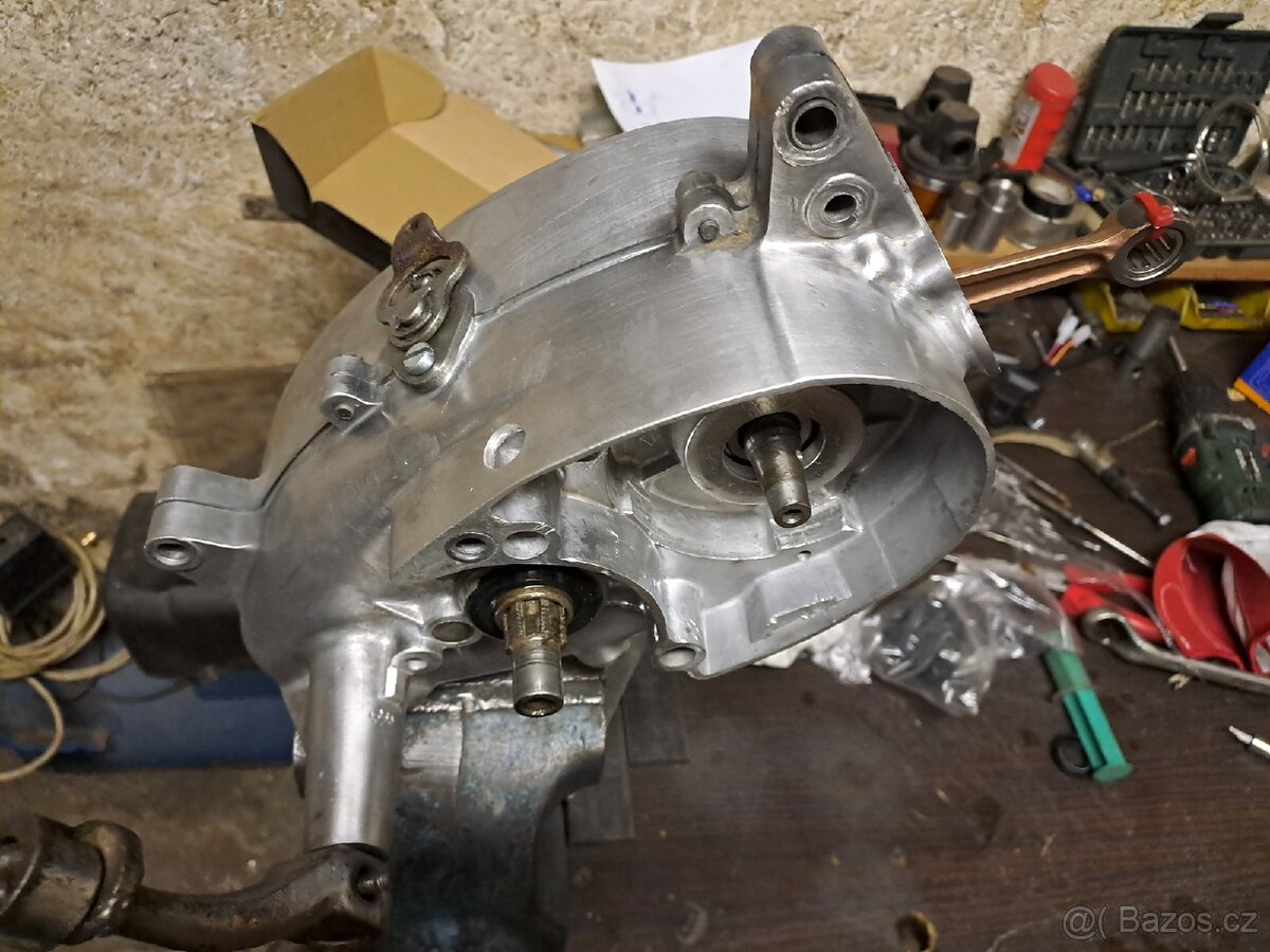 Motor Jawa pionýr 50 - 8