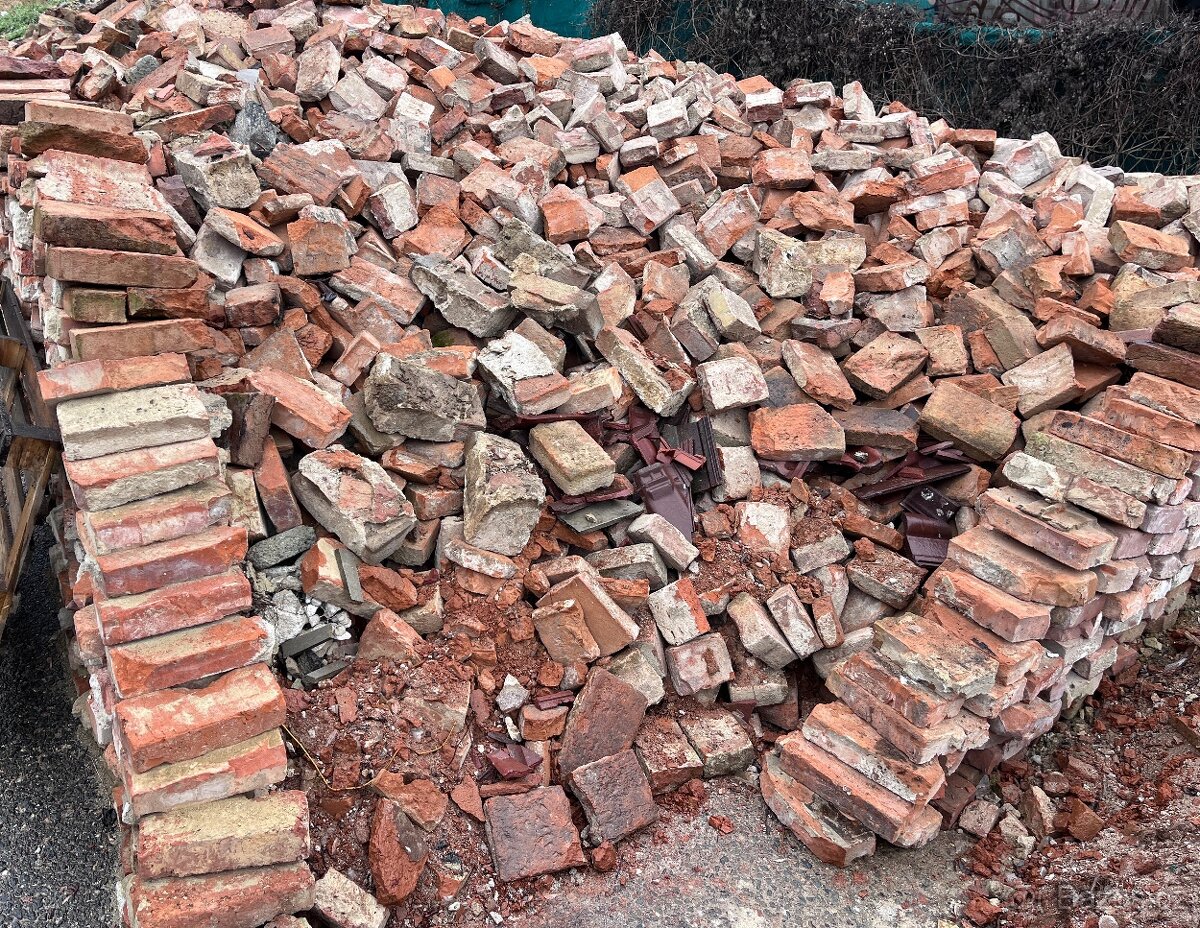 Stavební suť, cihly, drť - 8