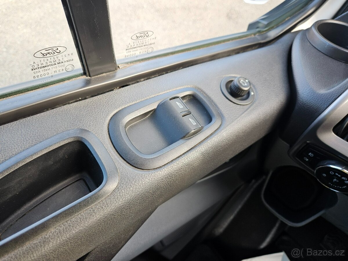 Ford Transit Custom 2,0 TDCi 96 kW 6 míst - 8