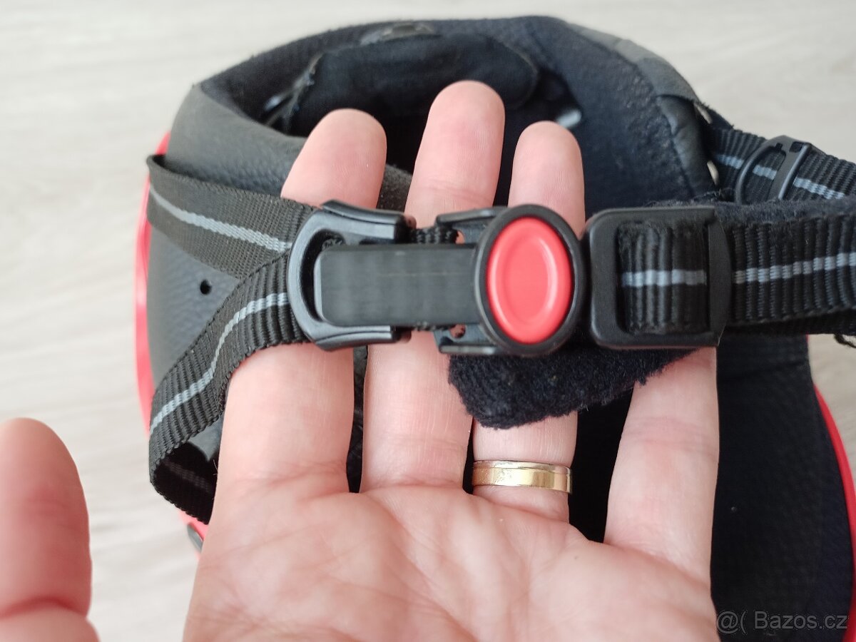 Lyžařská helma UVEX - 8