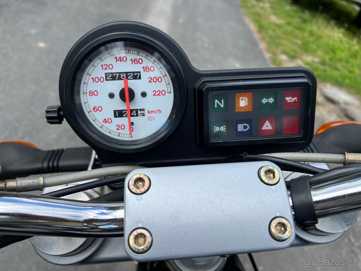 Ducati Monster 750 - 8