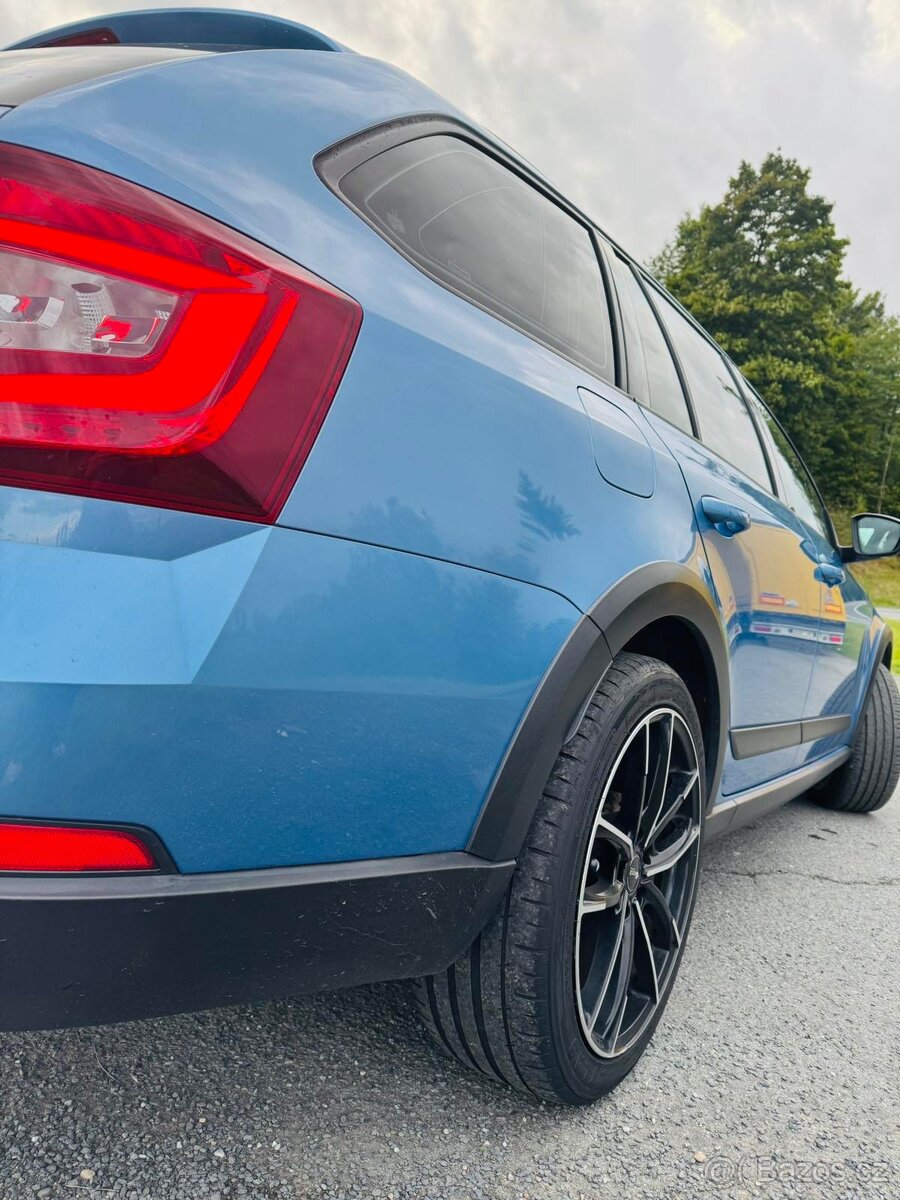 Škoda Octavia Scout - 8