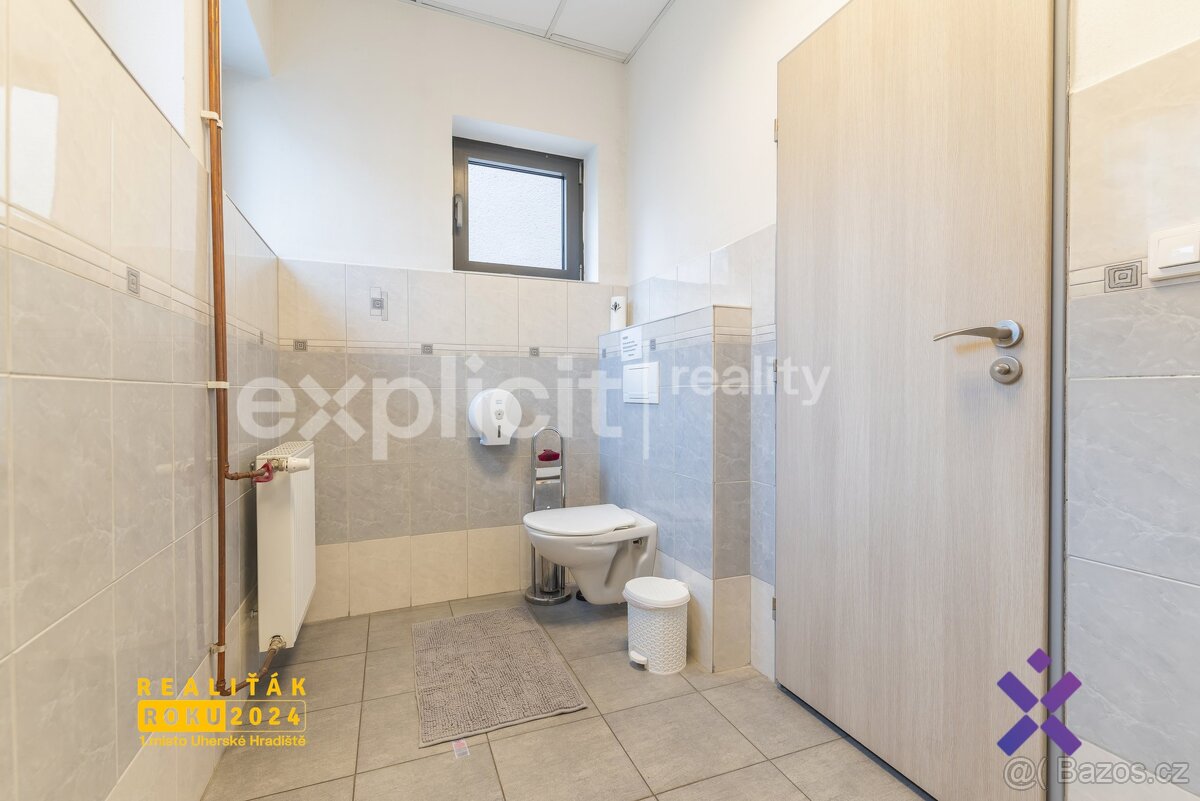 Pronájem obchodních prostor v centru města 142 m² - Uherský - 8