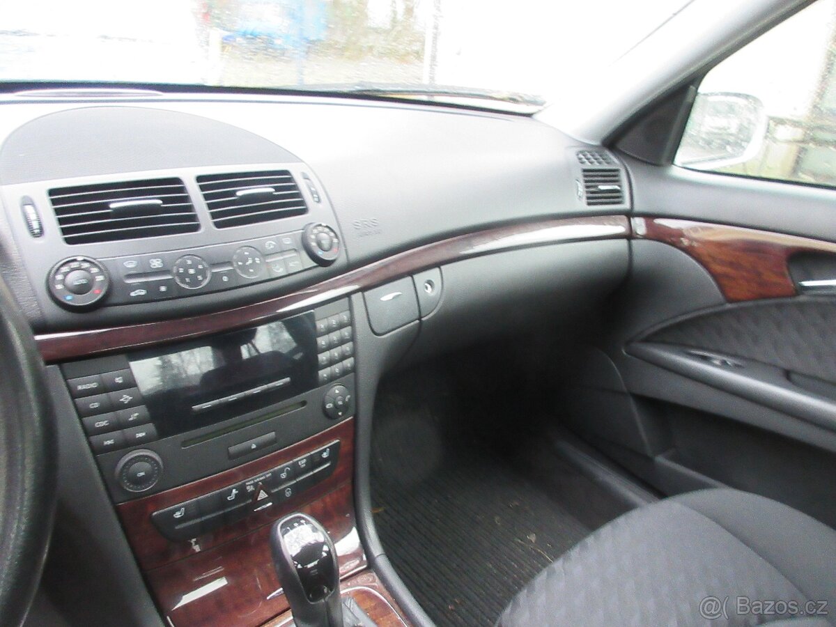 Mercedes Benz 220 - 8