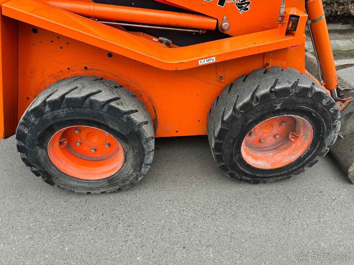 nakladač LOCUST 903 - 8