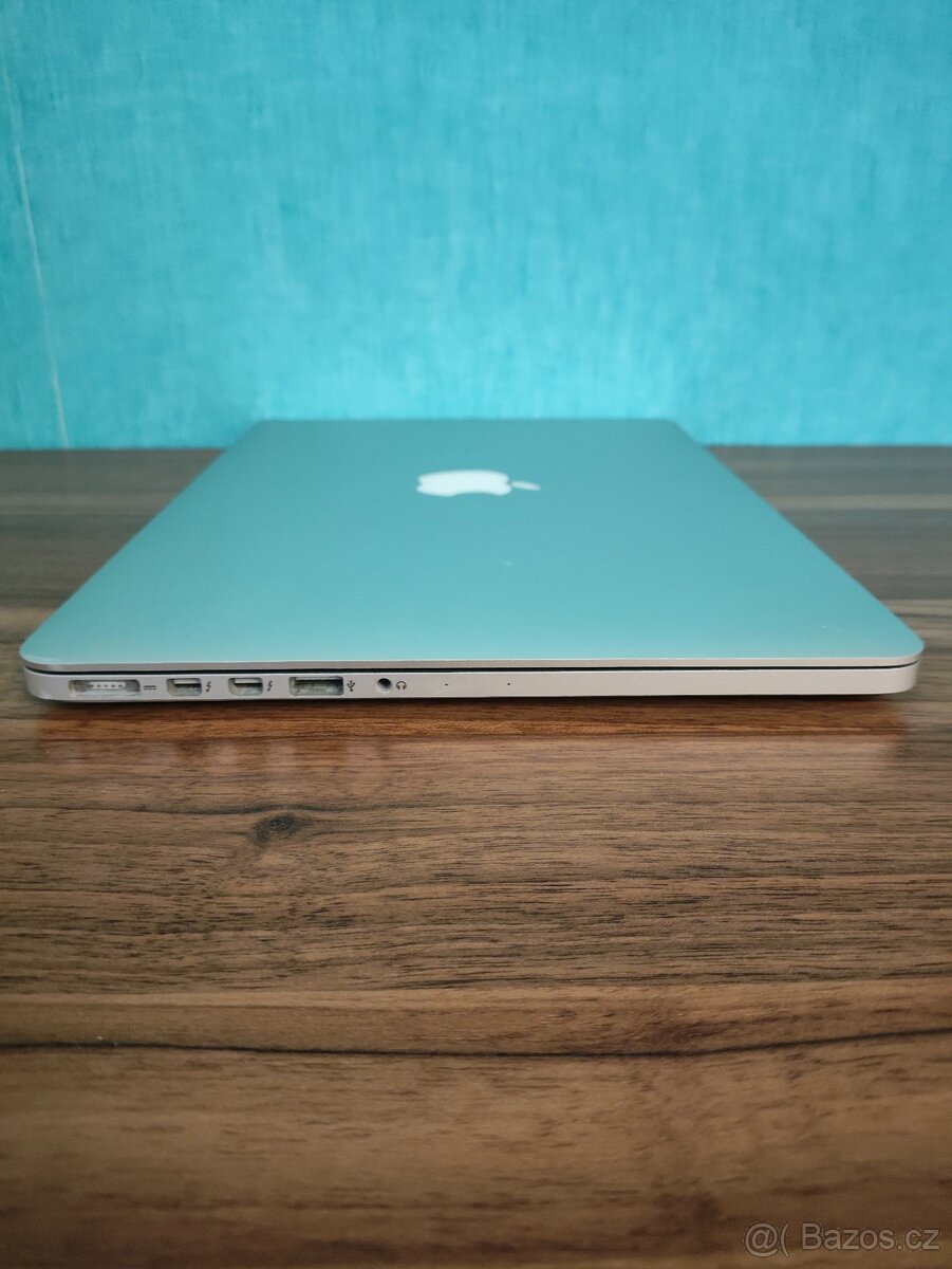 MacBook Pro 2015 13" | i5 • 8GB • 256GB SSD - 8