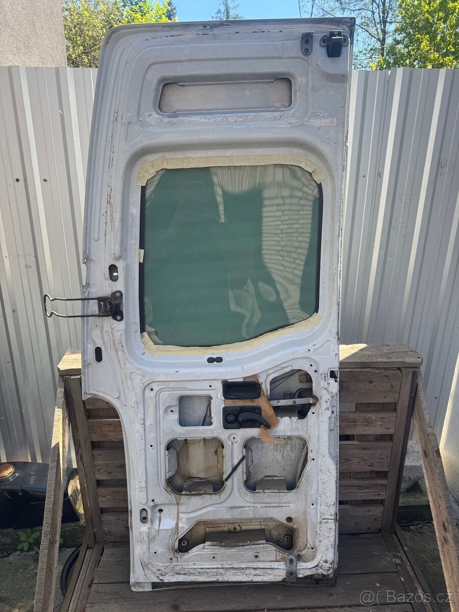 Renault Master, zadní páté dveře - 8