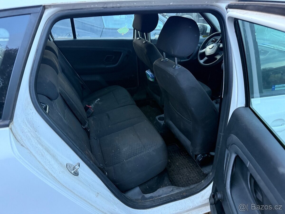 Škoda Fabia 2 lift 1.6Tdi rok-2010 (nepojízdná ) - 8