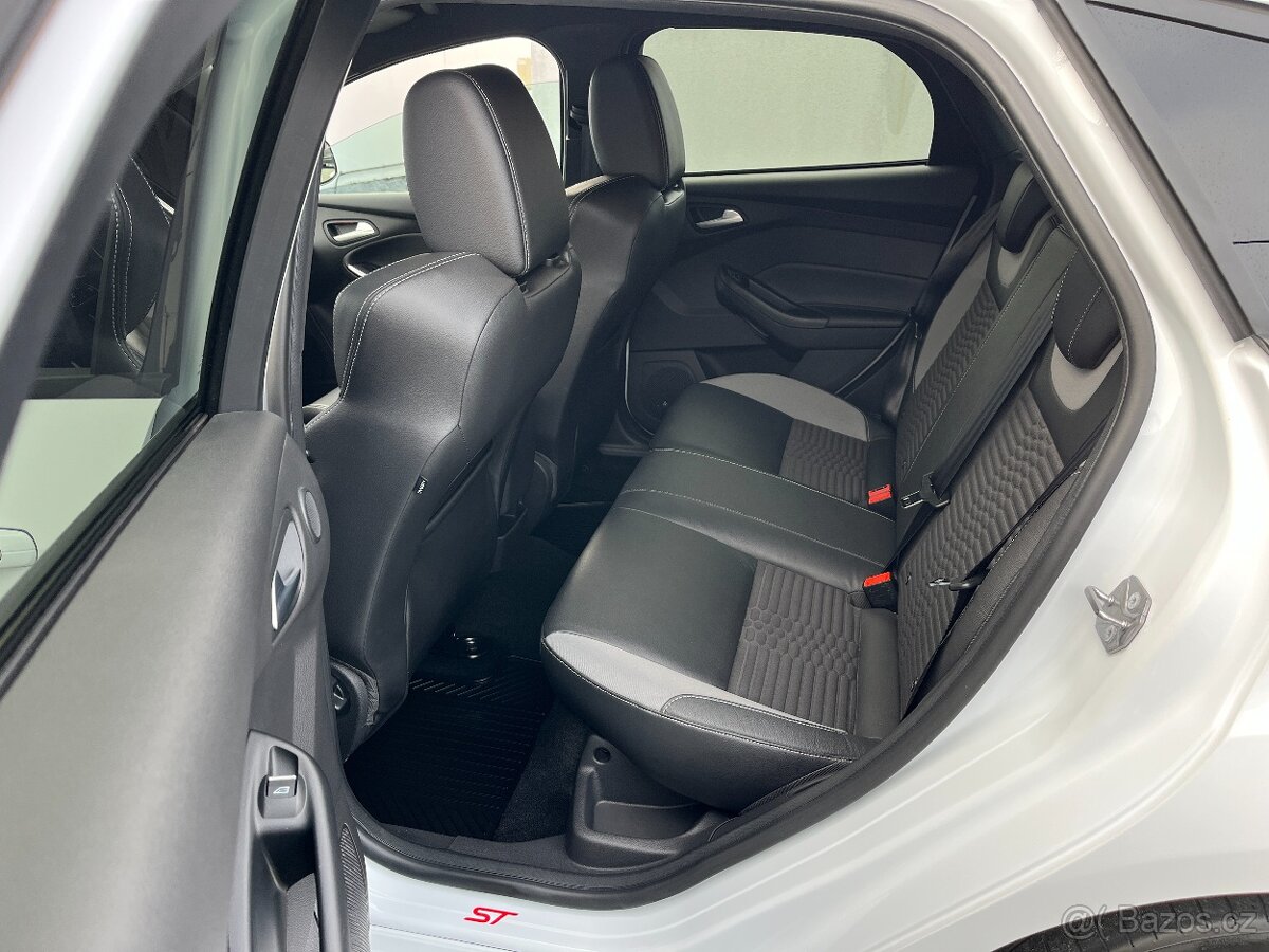 Ford Focus ST 2,0 250PS, 1.Maj,Zachovalý - 8