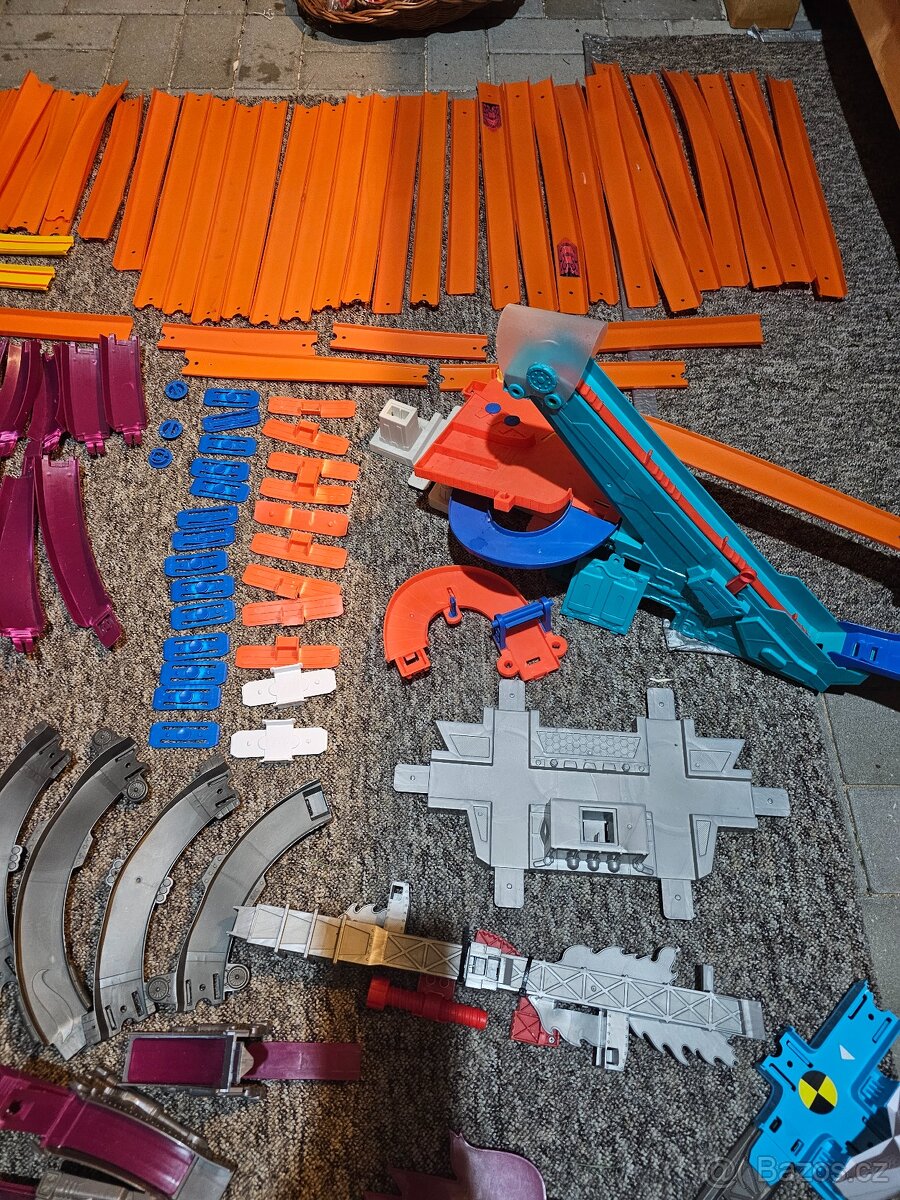 HOT WHEELS dráhy mix + unikátní díly - 8