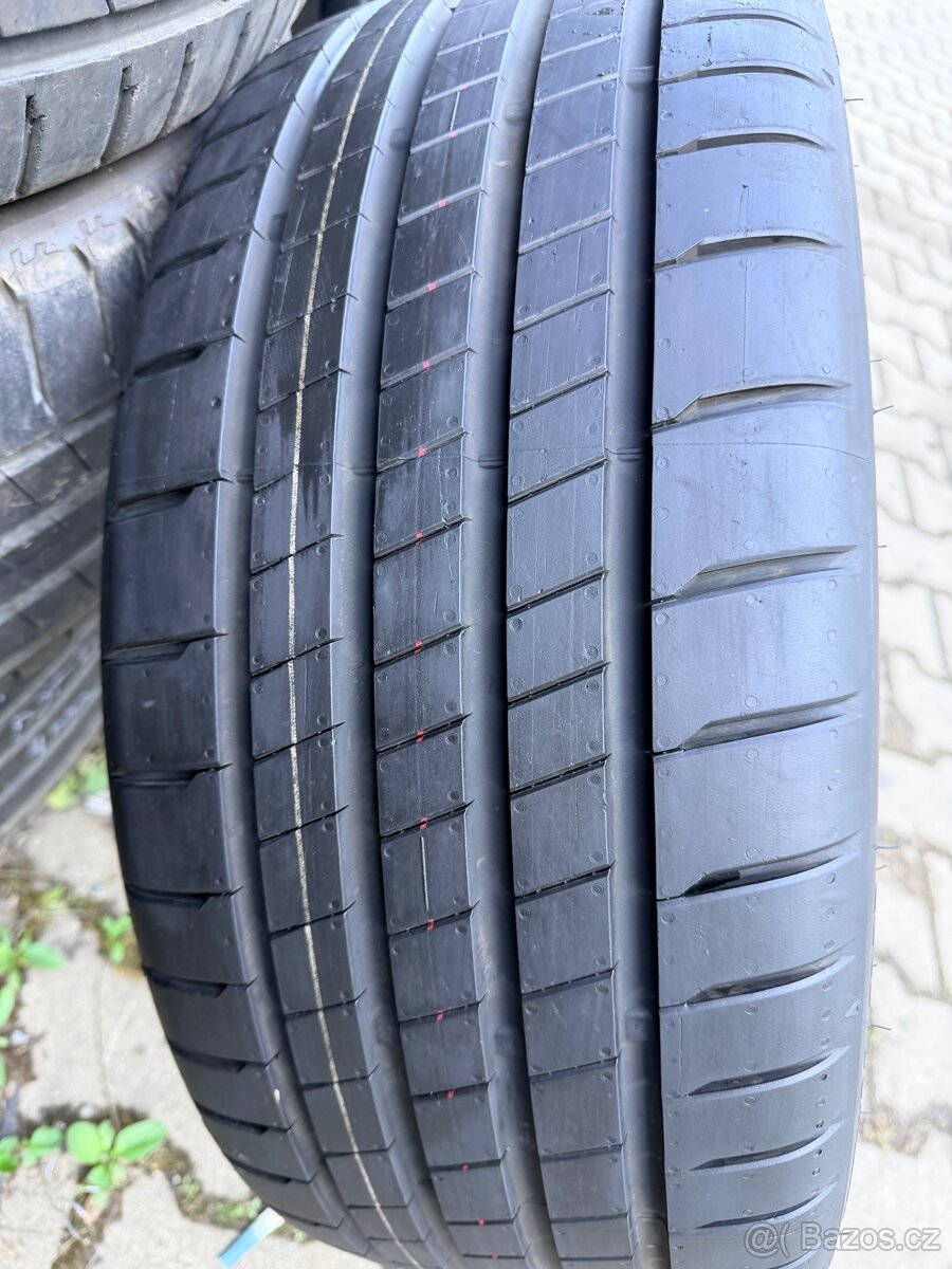 225/40/19 Bridgestone DOT 24 - 8
