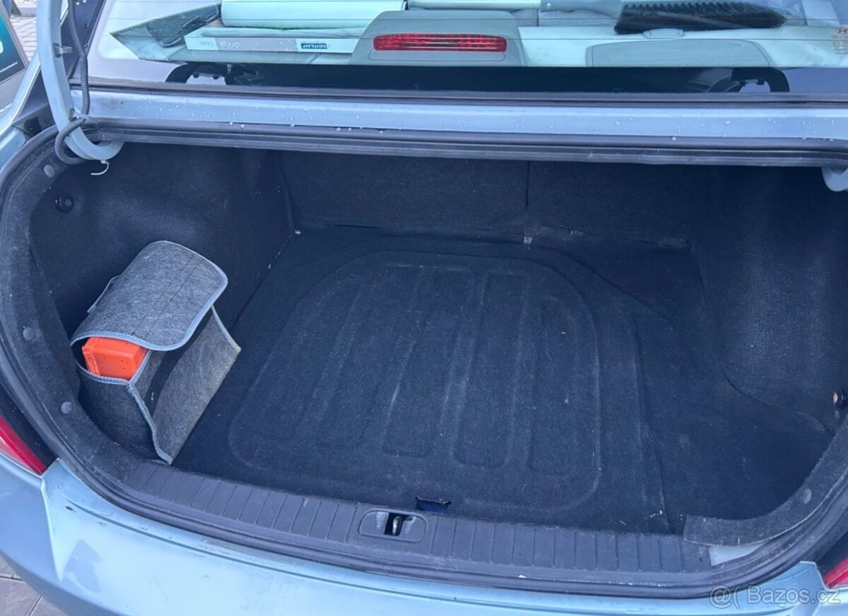 Hyundai ACCENT 1.4 - 8